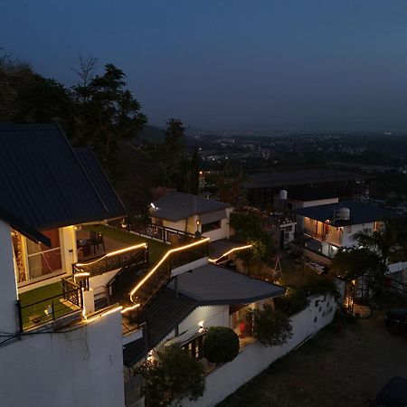 The Bougainvillea Retreat - A Luxury Private Pool Villa In Dehradun Bagian luar foto