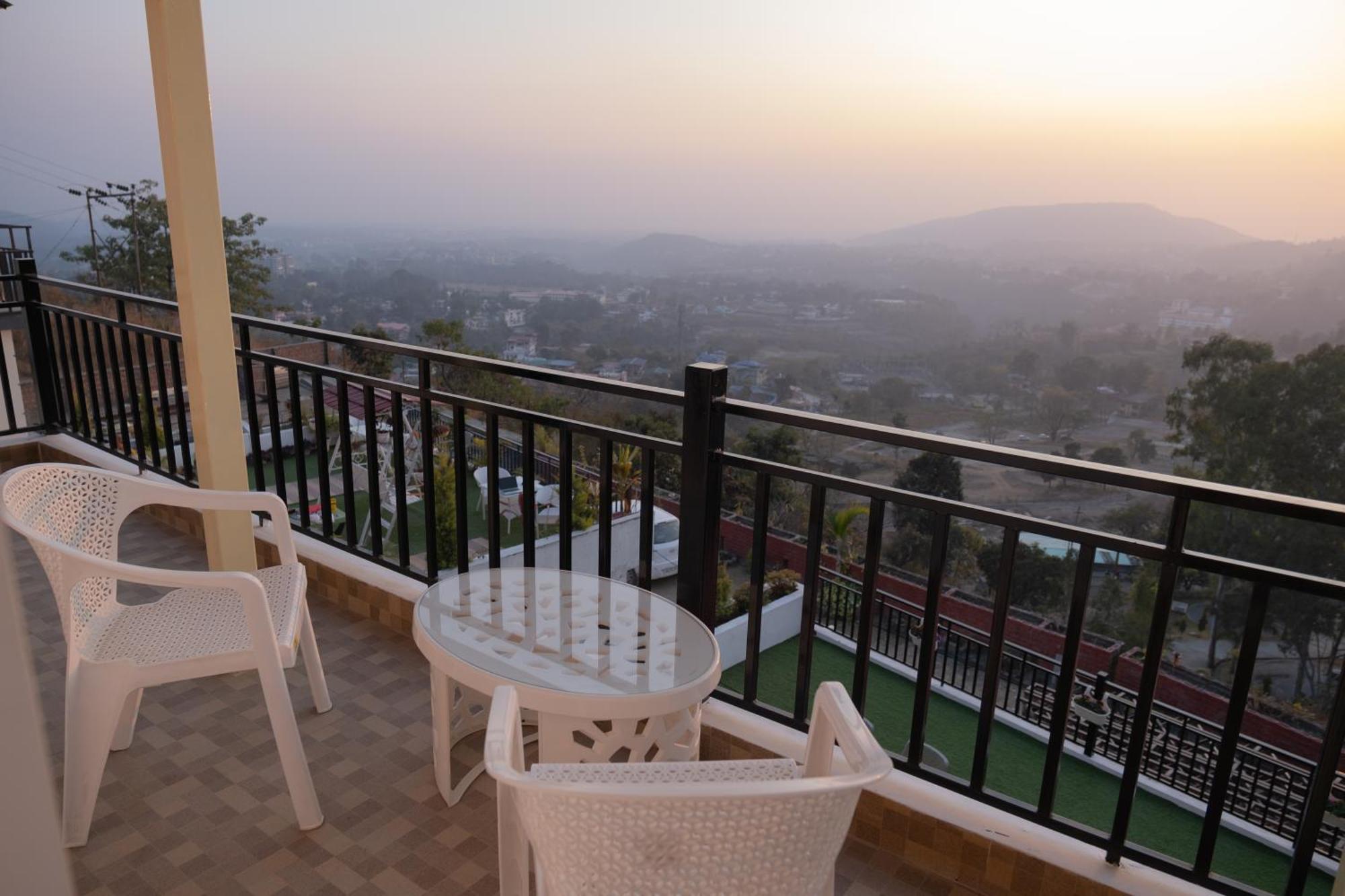 The Bougainvillea Retreat - A Luxury Private Pool Villa In Dehradun Bagian luar foto