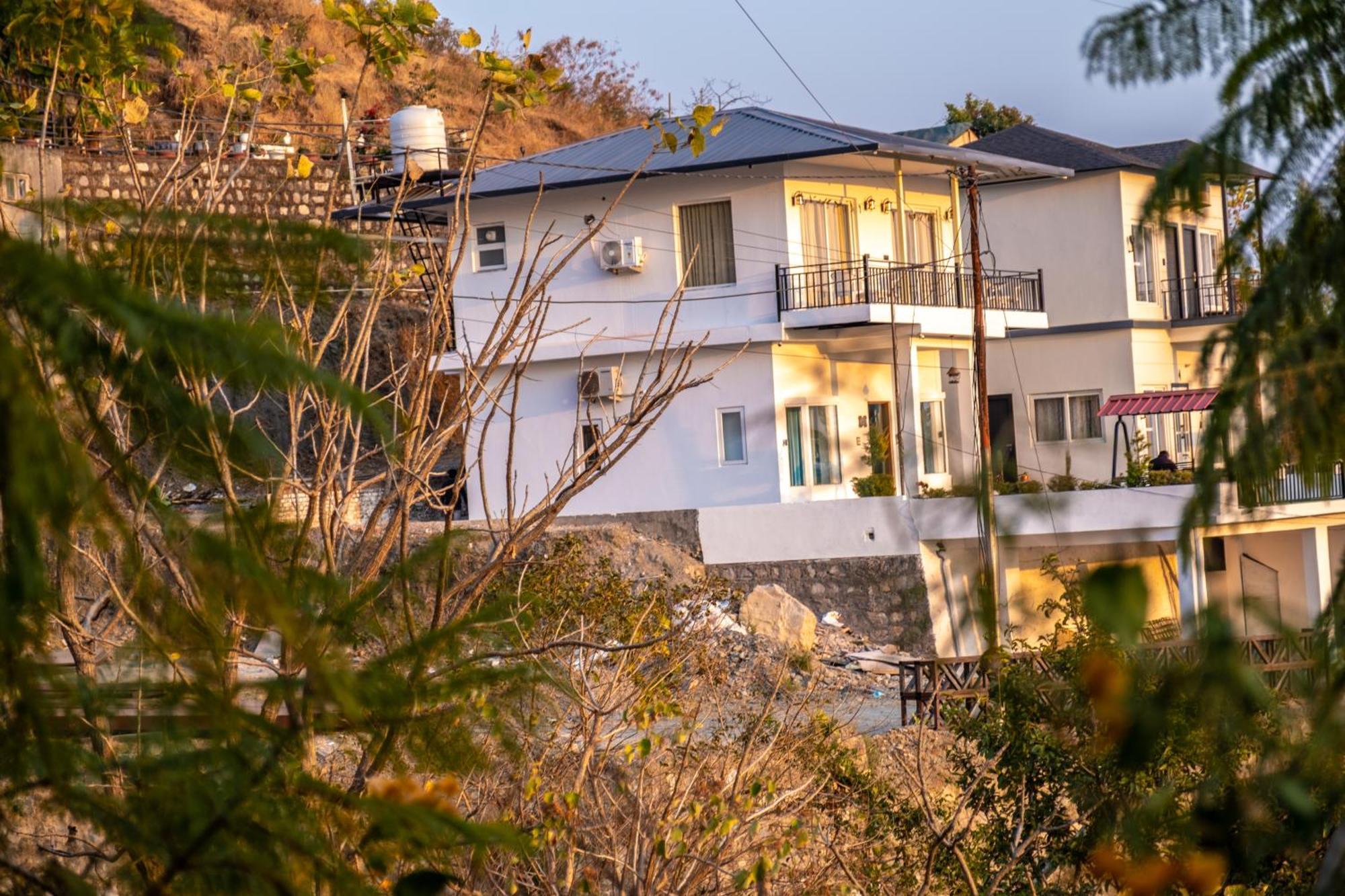 The Bougainvillea Retreat - A Luxury Private Pool Villa In Dehradun Bagian luar foto