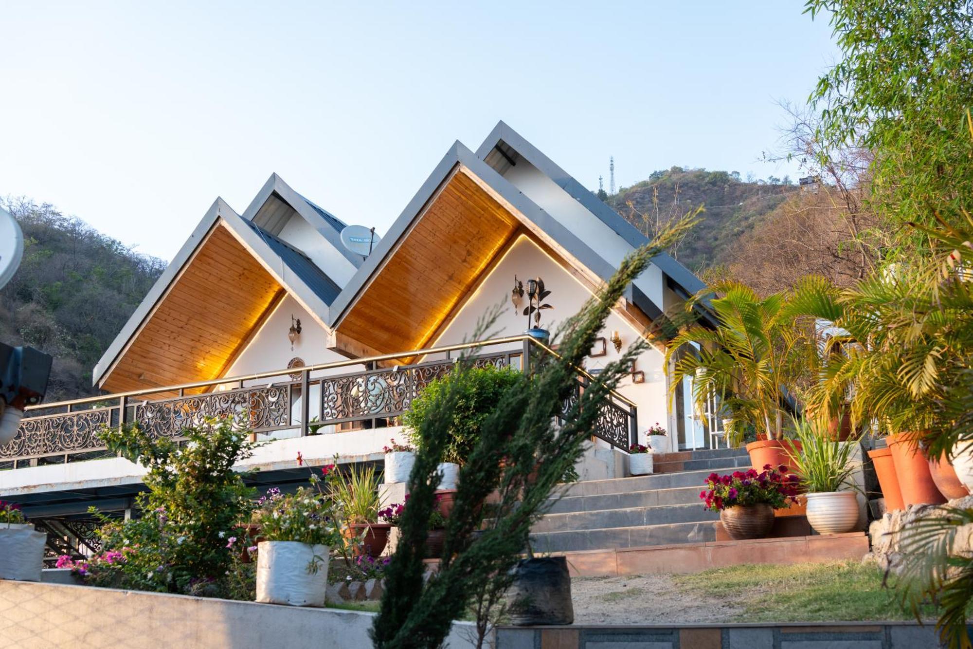 The Bougainvillea Retreat - A Luxury Private Pool Villa In Dehradun Bagian luar foto