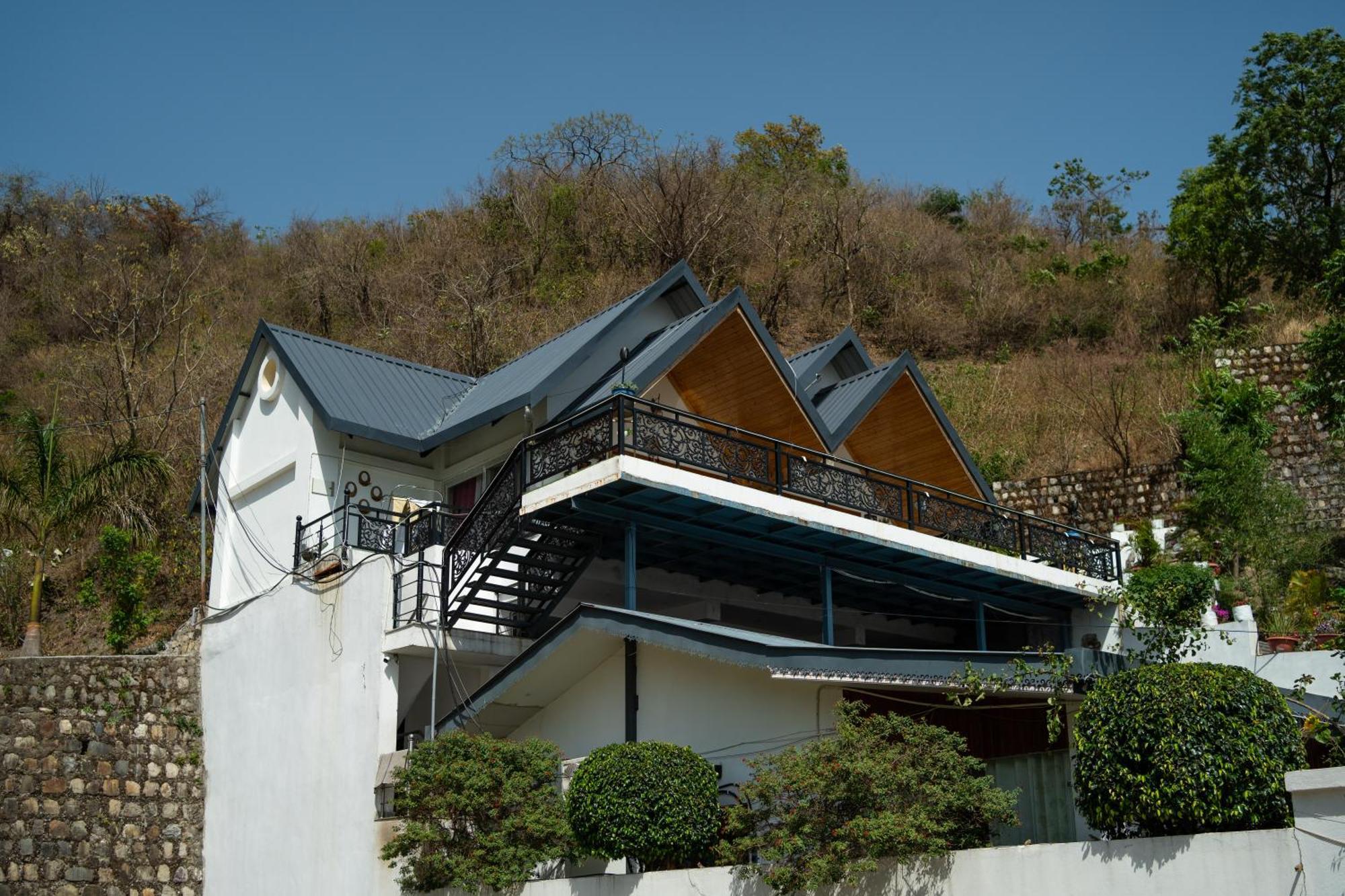 The Bougainvillea Retreat - A Luxury Private Pool Villa In Dehradun Bagian luar foto