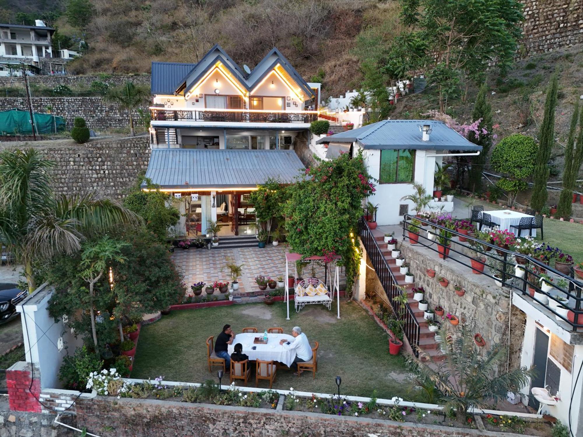 The Bougainvillea Retreat - A Luxury Private Pool Villa In Dehradun Bagian luar foto