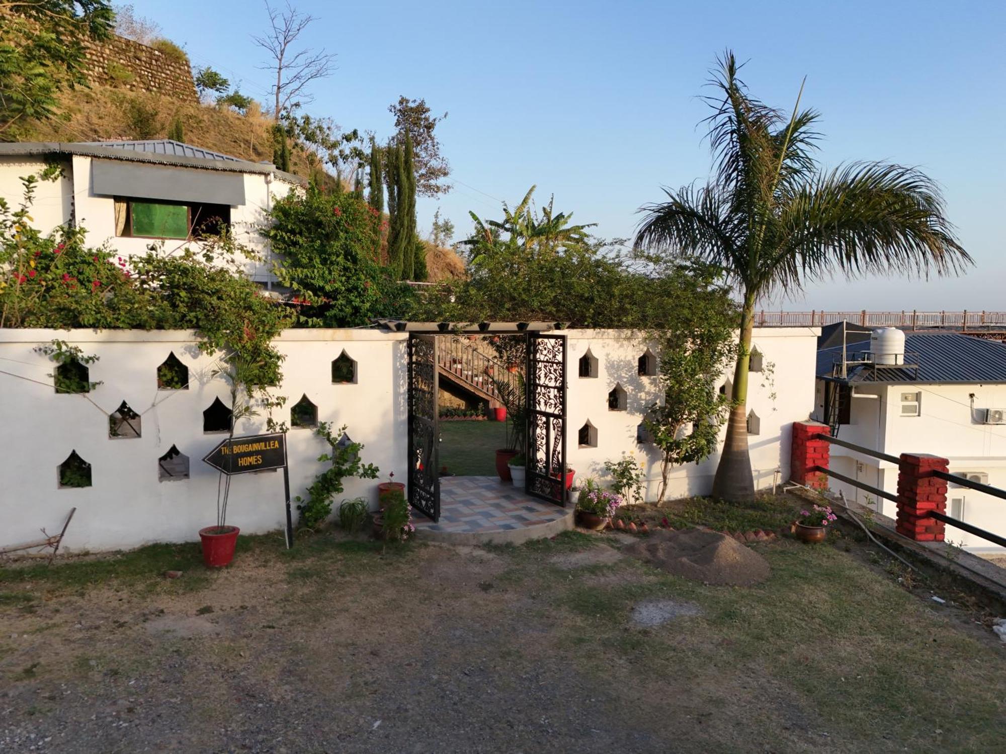 The Bougainvillea Retreat - A Luxury Private Pool Villa In Dehradun Bagian luar foto