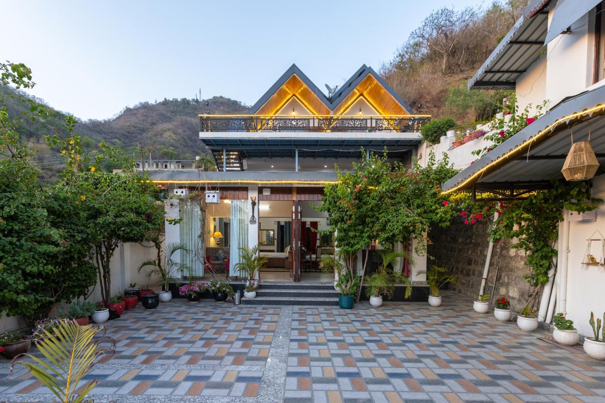 The Bougainvillea Retreat - A Luxury Private Pool Villa In Dehradun Bagian luar foto